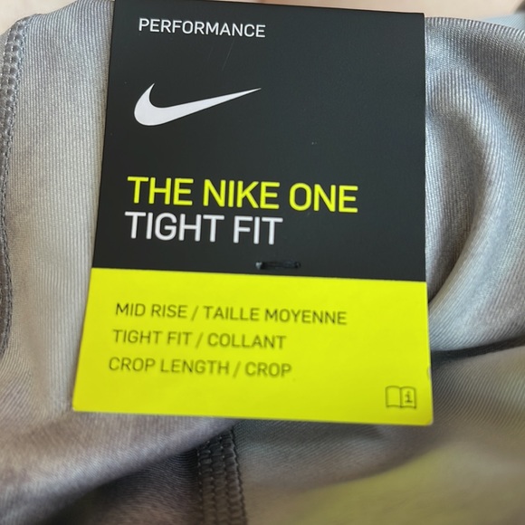 NWT Nike One Icon Clash Mid-Rise Cropped Leggings - Picture 3 of 7